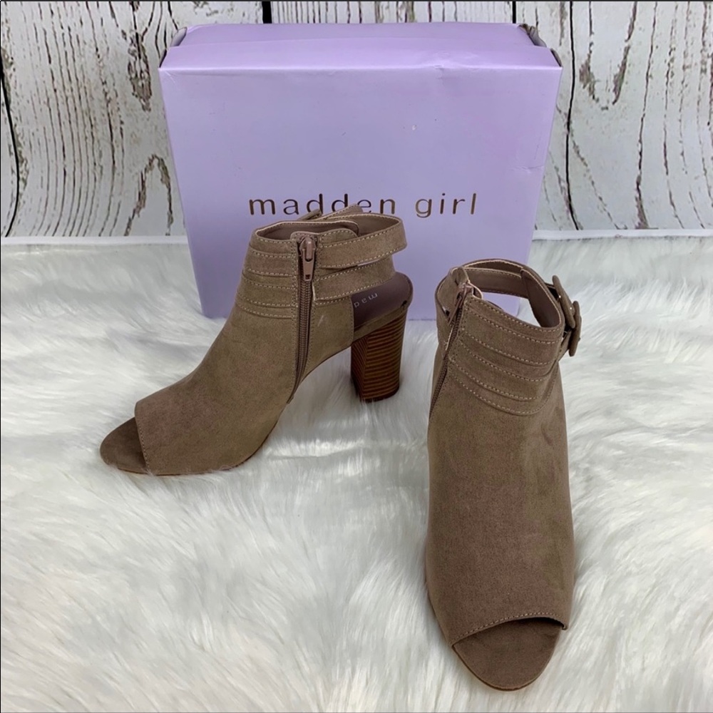🔥MADDEN GIRL🔥Banquet Faux Suede Dark Taupe Booties 10 NEW In Box - Picture 3 of 6